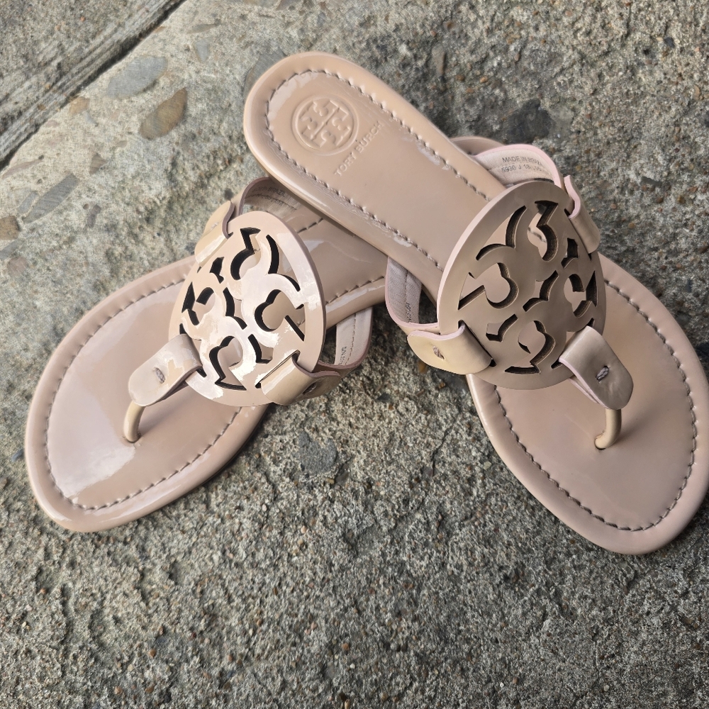 Tory Burch Patent Logo Thong Sandals in Blush Nude - Picture 5 of 11